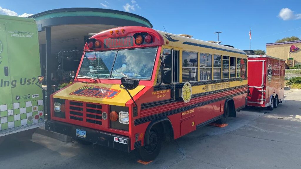 Izzy's Pizza Bus Outside 2