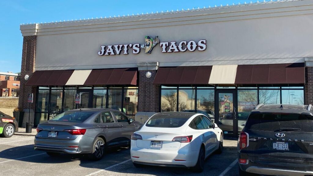 Javi's Tacos Outside Lakeside