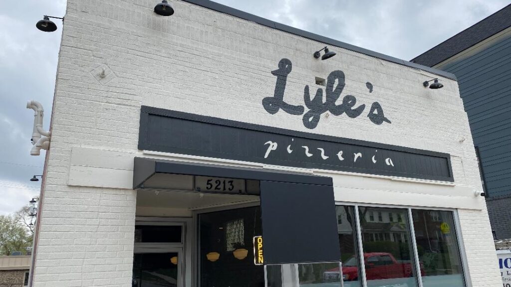 Lyle's Pizzeria Outside