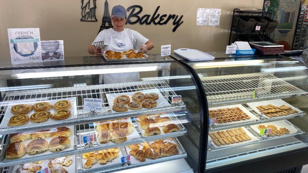 Reis' Bakery Pastry Counter