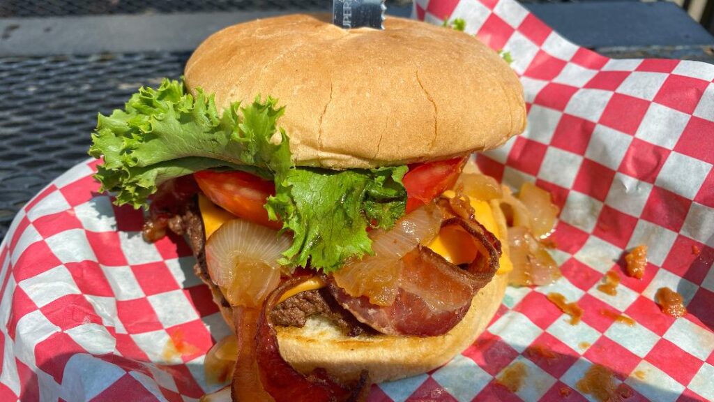 Dinkers Bar & Grill Bacon Cheeseburger