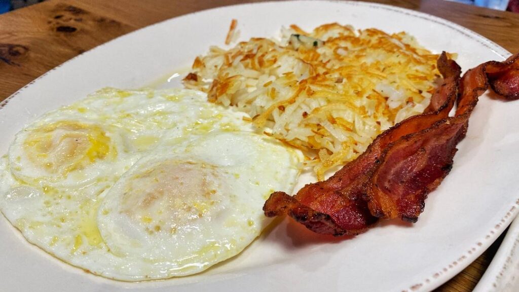 Good Evans Classic w: bacon, eggs, and hash browns