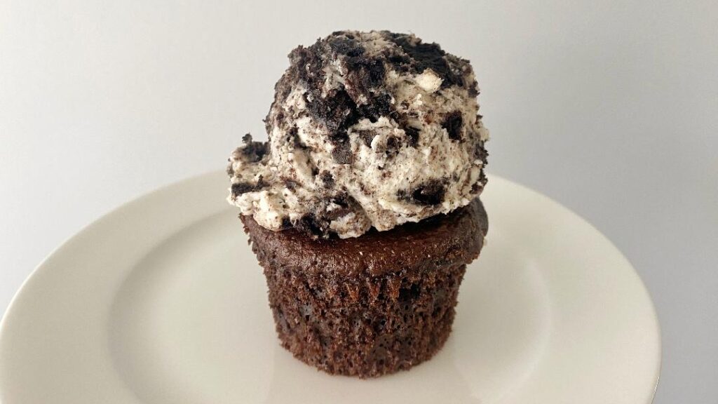 Dave's Cakes of Omaha Oreo Cupcake