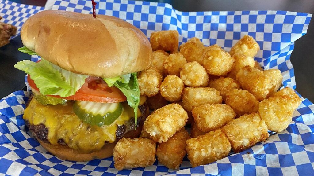Rookies Bar & Grill Cheeseburger & Tater Tots