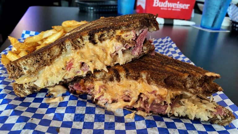 Rookies Bar & Grill Reuben