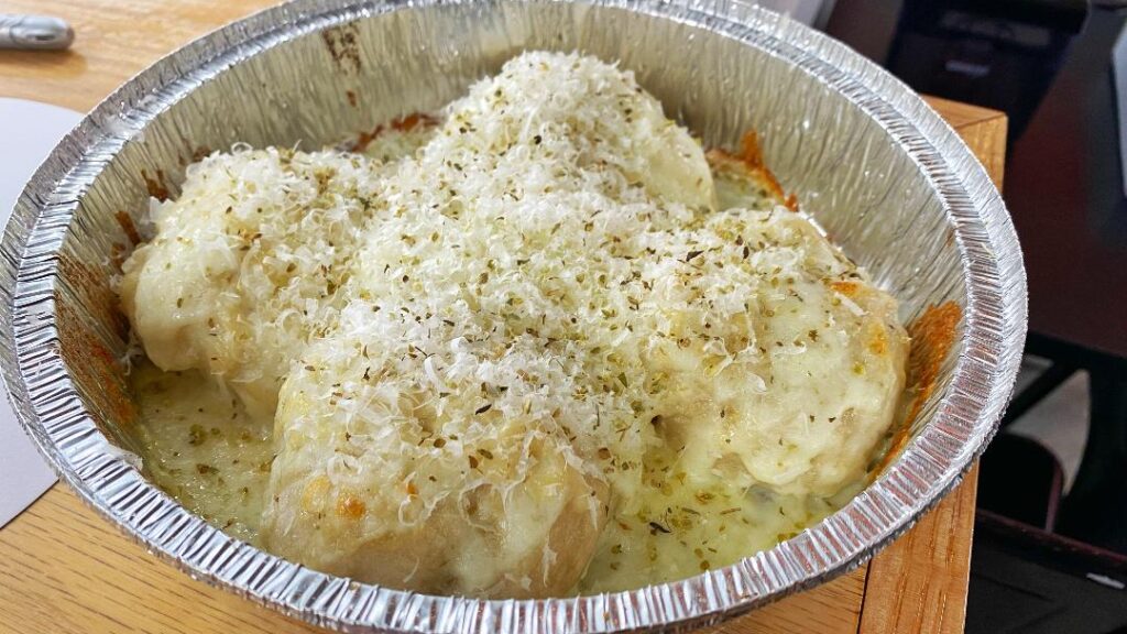Izzy's Pizza Cheesy Knots