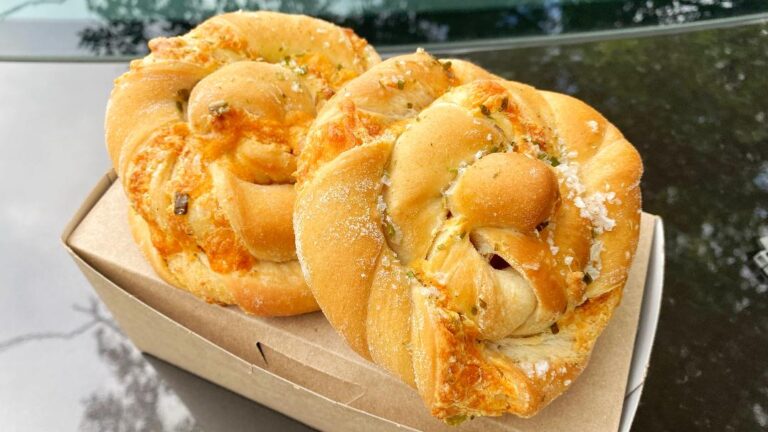 Sweet Magnolias Bake Shop Jalapeno Cheddar Buns