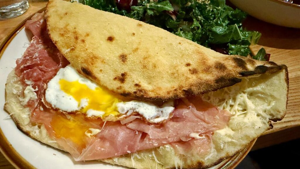 Dolomiti Ham & Egg Panuozzo